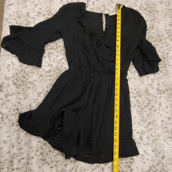 Abercrombie & Fitch SZ S Black Ruffled Deep V Neck Boho Romper Shorts Lined - Picture 12 of 14